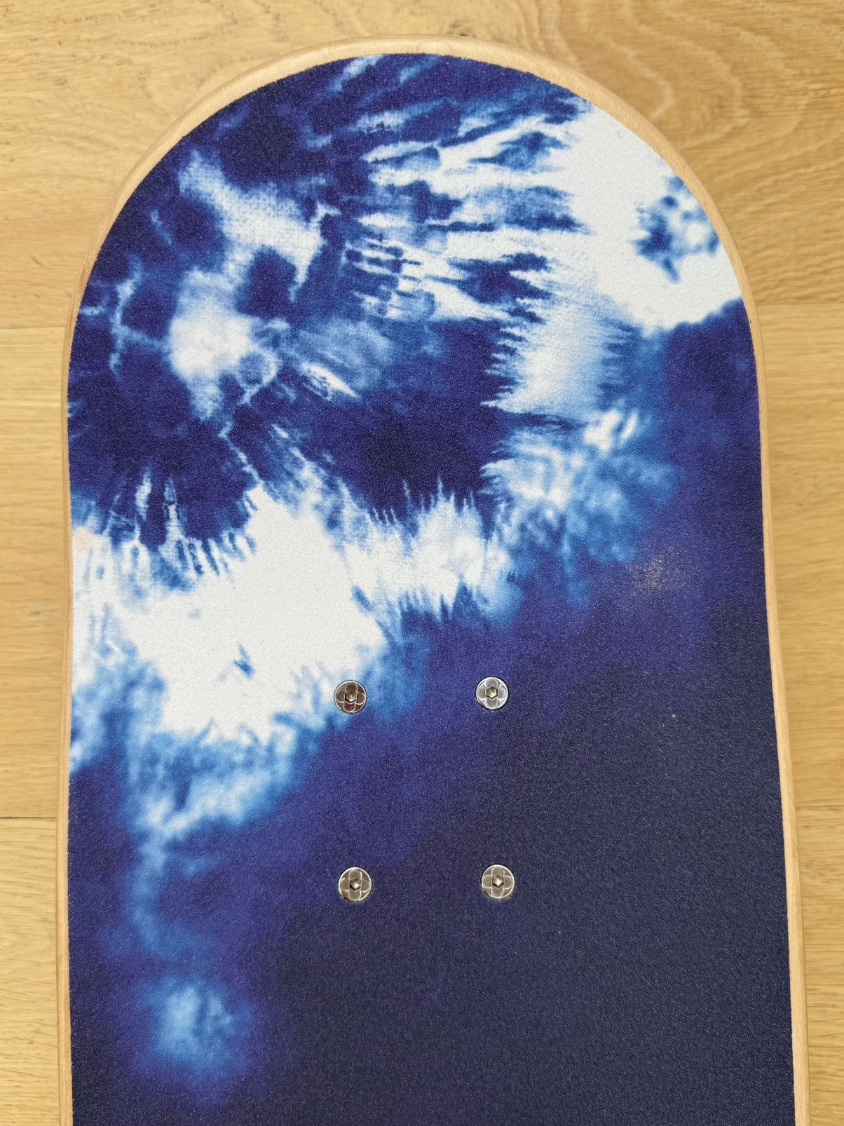 Louis Vuitton Louis Vuitton blue monogram bandana wood skateboard Size ONE SIZE - 9 Thumbnail