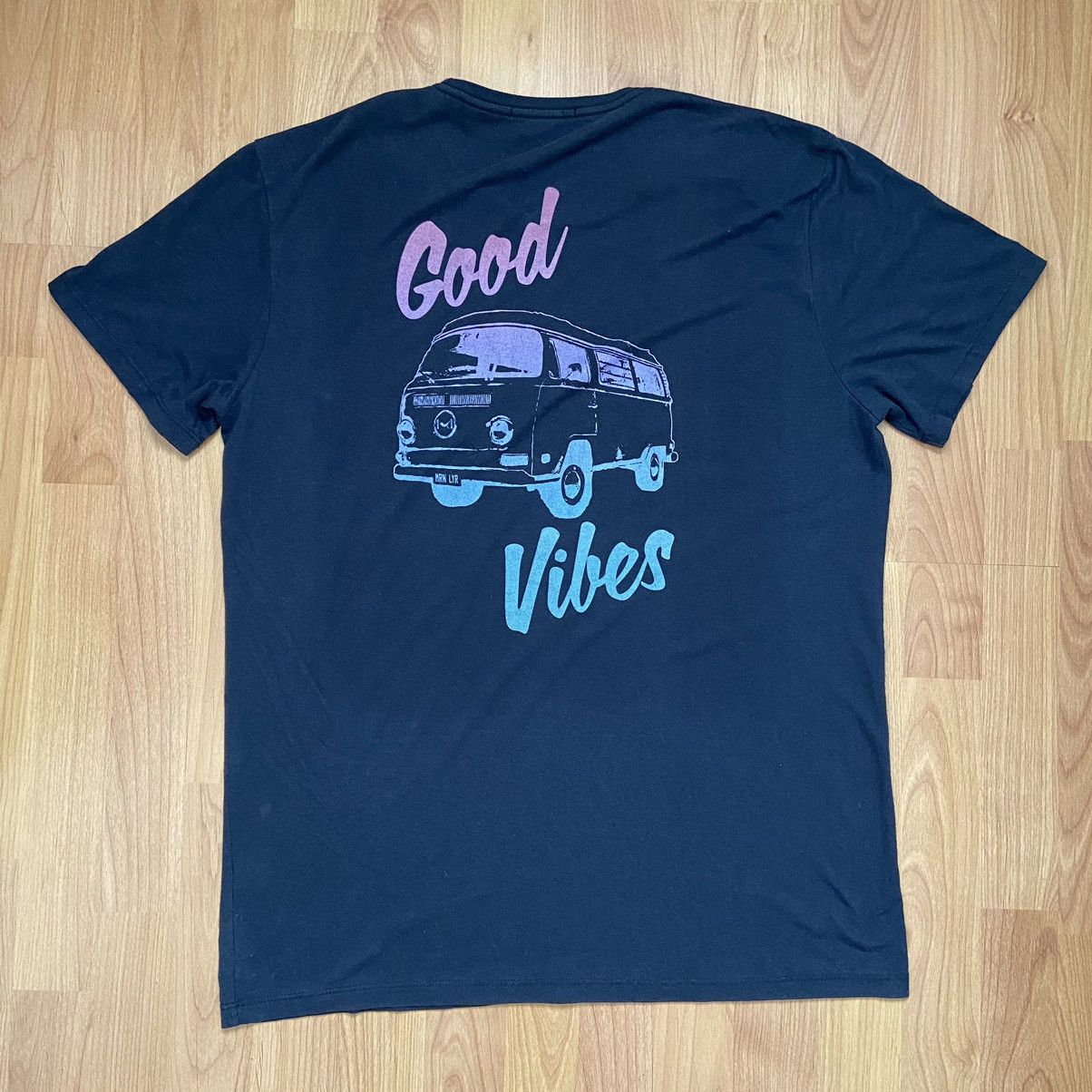Marine Layer Marine Layer Men’s Good Vibes Logo T-Shirt Size Large Size US L / EU 52-54 / 3 - 1 Thumbnail