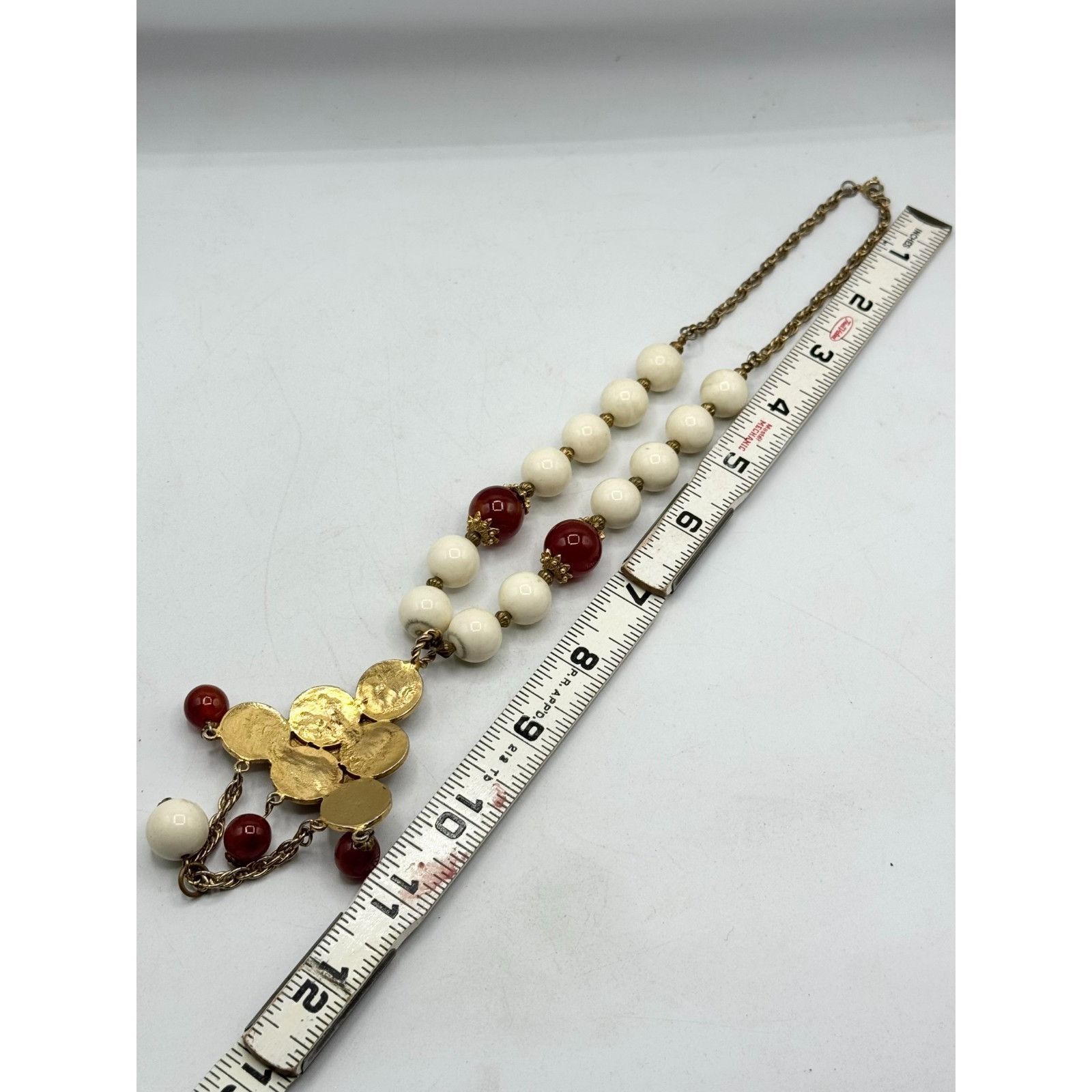 Vintage Vintage white and red beaded gold brutalist pendant necklace Size ONE SIZE - 6 Thumbnail