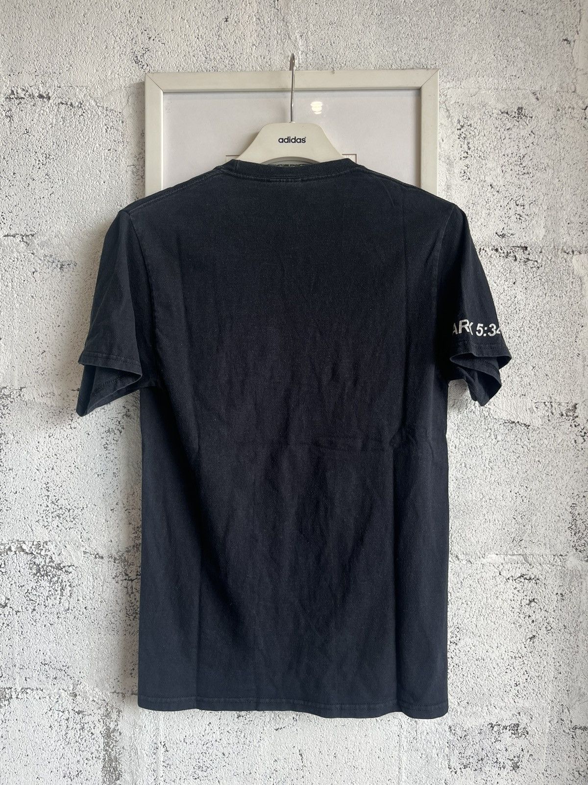 Vintage Vintage GOD HEALS Mark 5:34 Art design Tshirt Size US S / EU 44-46 / 1 - 7 Thumbnail