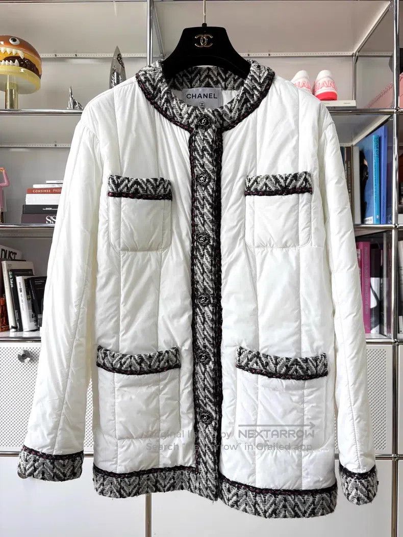 Chanel Chanel 18k Forest Series White tweed rolled edge single-br Size XXS / US 00 / IT 34 - 1 Thumbnail