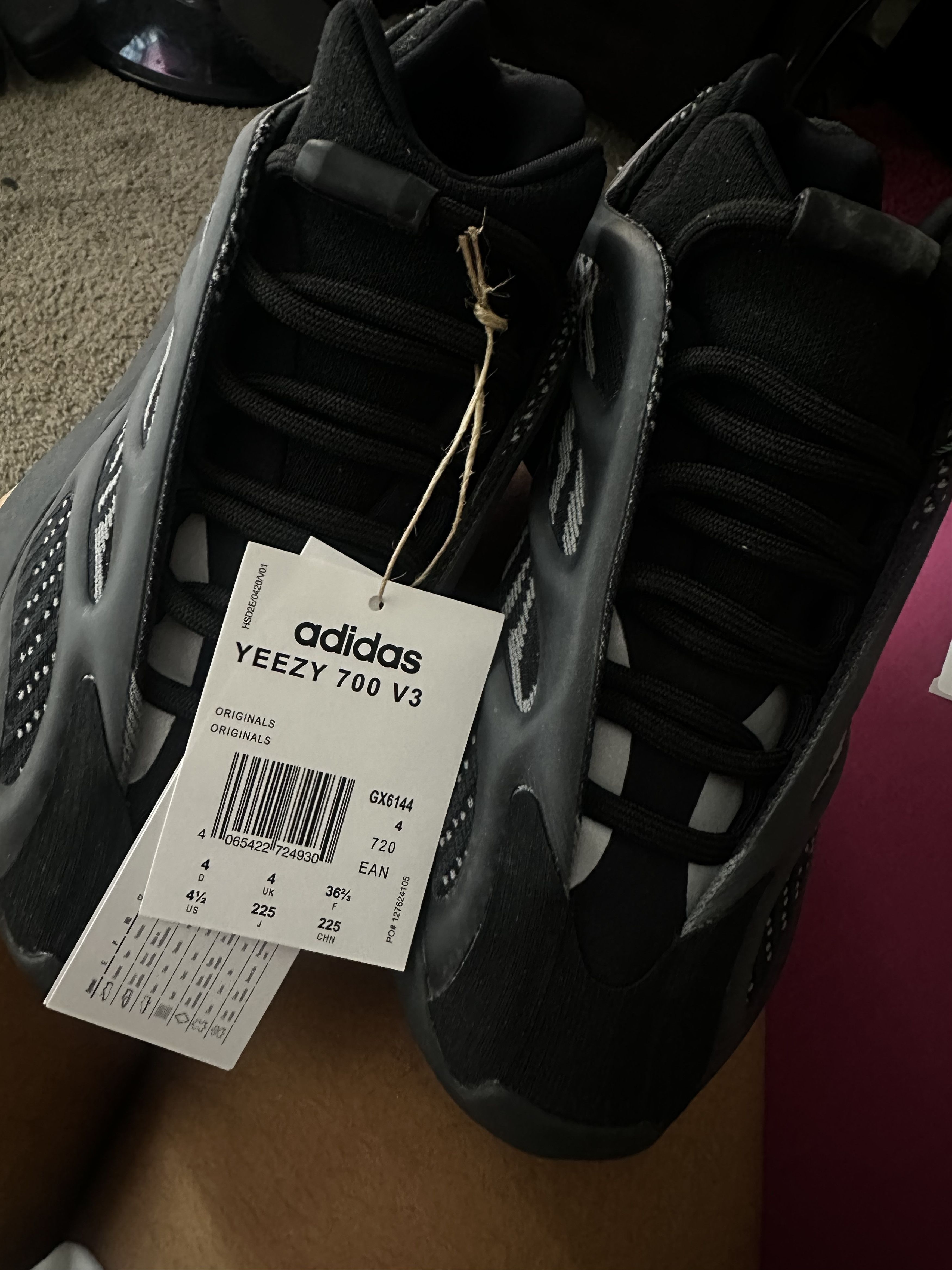 Adidas Adidas Yeezy 700 V3 (Brand new) Size US 5 / EU 37 - 4 Thumbnail