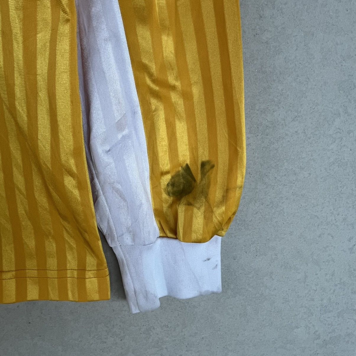 Other Vintage Yellow And White Sleeve Soccer Jersey Size L Size US L / EU 52-54 / 3 - 6 Thumbnail