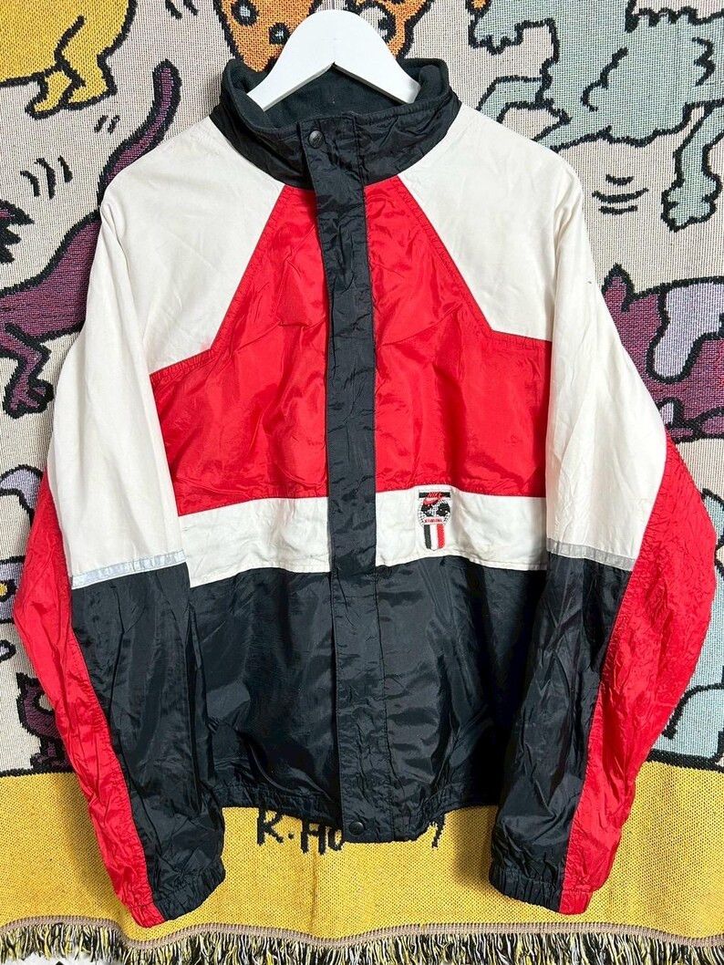 Nike Vintage 90s Nike International Jacket size XL Size US XL / EU 56 / 4 - 1 Thumbnail