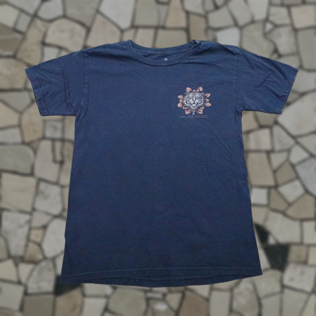 Roark Roark Revival Shirt Mens Medium Blue Tiger Seek And Explore Russian Runaway Club Tee Shirt Men Blues Short Sleeve Graphic Print Crew Neck Size US M / EU 48-50 / 2 - 1 Thumbnail