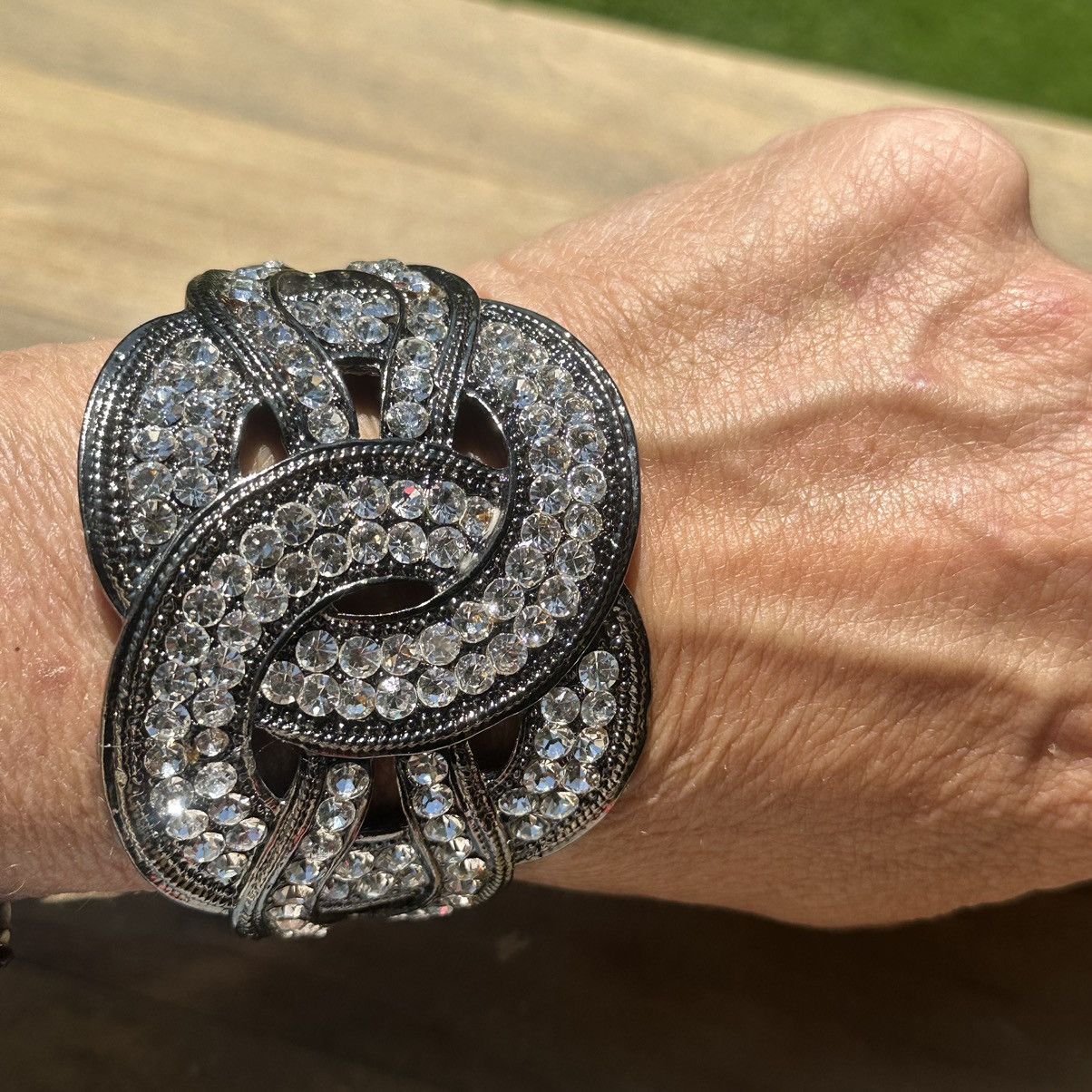 Other Chunky rhinestone love knot hinged bracelet Size ONE SIZE - 6 Thumbnail