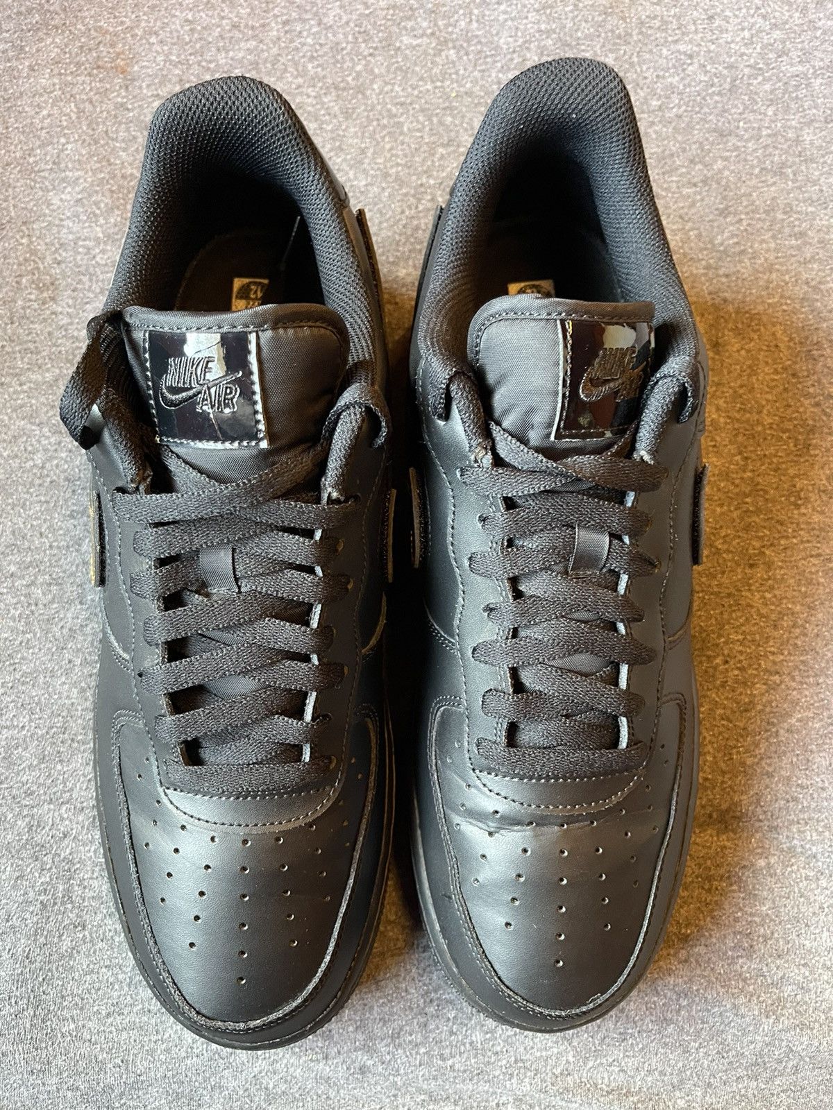 Nike Nike Air Force 1 black metallic gold removable swoosh Size US 12 / EU 45 - 3 Thumbnail