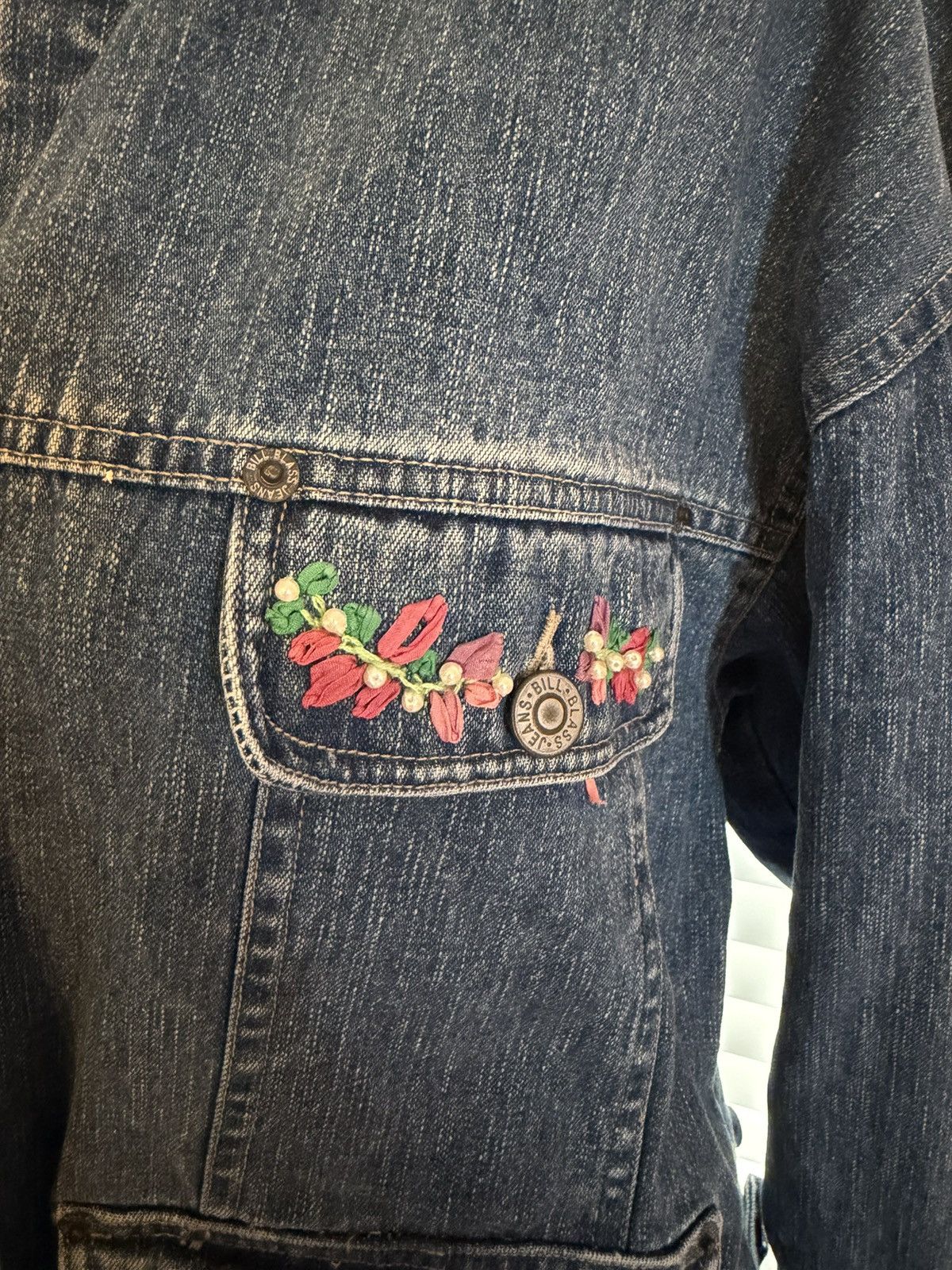 Bill Blass Vintage 80s Bill Blass Denim Jacket Floral Detail Medium Size M / US 6-8 / IT 42-44 - 3 Thumbnail