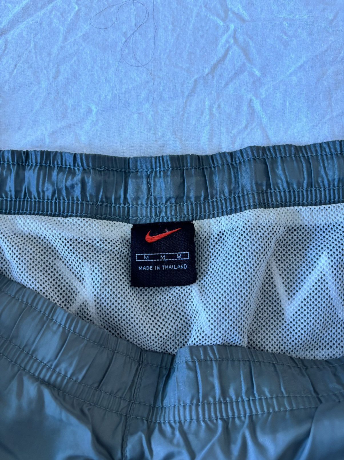 Nike Nike Vintage Swoosh Olive Green Nylon Shorts Medium Size US 33 - 2 Thumbnail