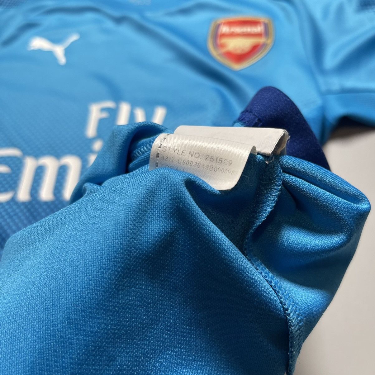 Puma × Vintage WOMENS ARSENAL PUMA 2017/2018 FOOTBALL AWAY JERSEY #11 OZIL Size S / US 4 / IT 40 - 7 Thumbnail