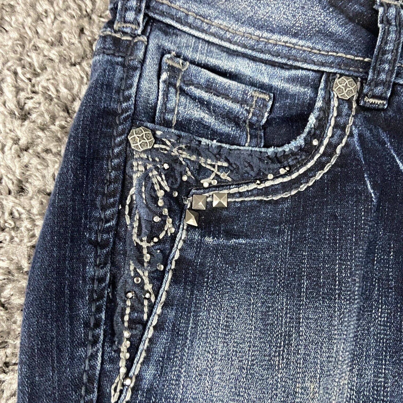 Silver Jeans Co. SILVER JEANS Suki Straight Blue Jeans Women’s 25 Studded Heavy Stitch Metal Size 42" / US 20 - 5 Thumbnail