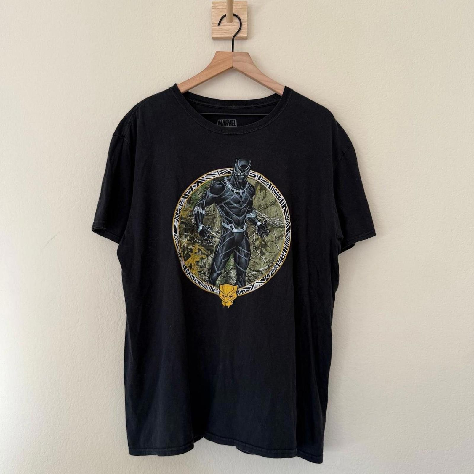 Marvel Comics Marvel Black Panther Medallion T-Shirt Men's XL Black Size US XL / EU 56 / 4 - 1 Thumbnail