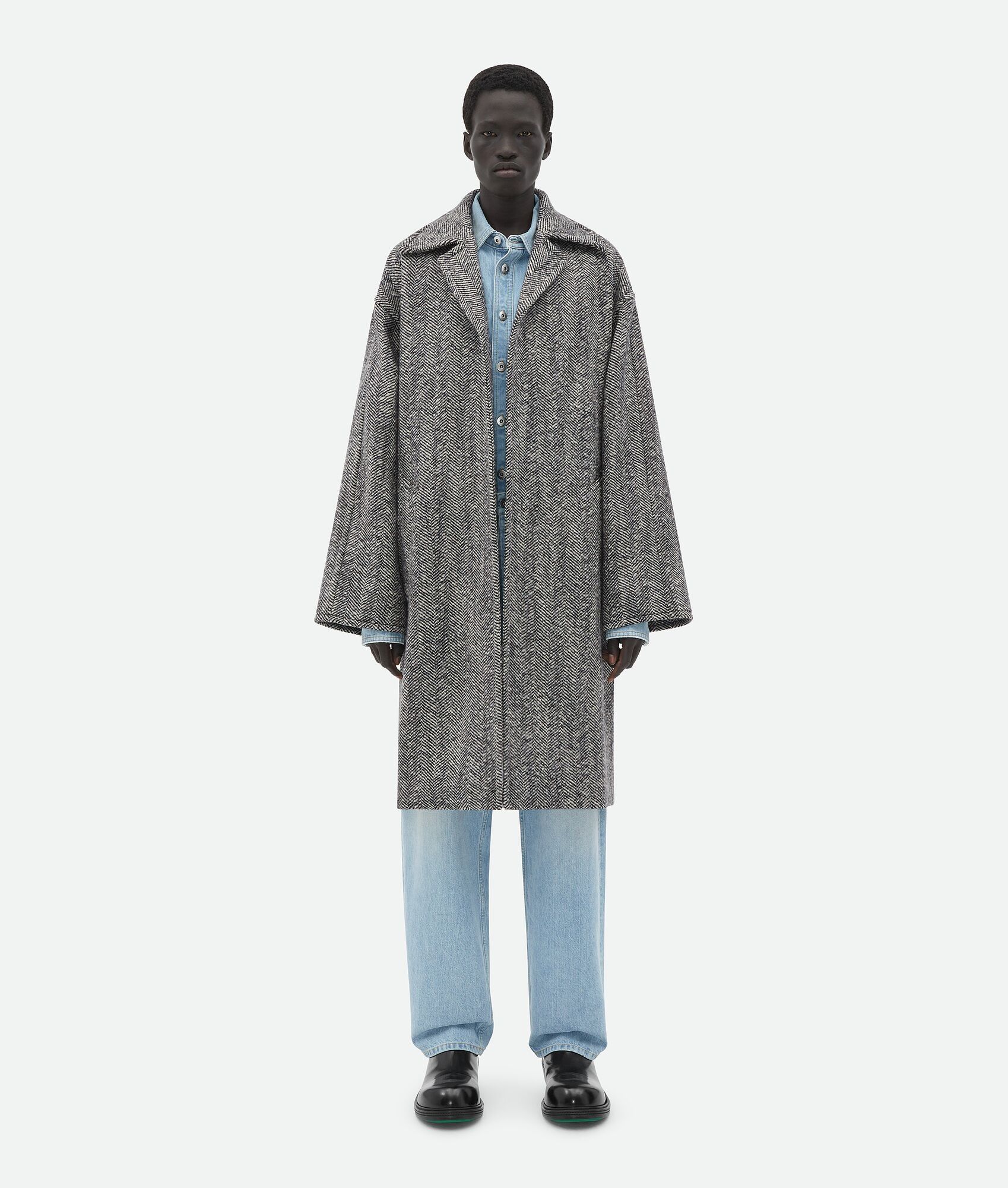 Bottega Veneta o1loc1c0125 748804 Felted Wool Chevron Coat in Black/White Size US S / EU 44-46 / 1 - 1 Thumbnail