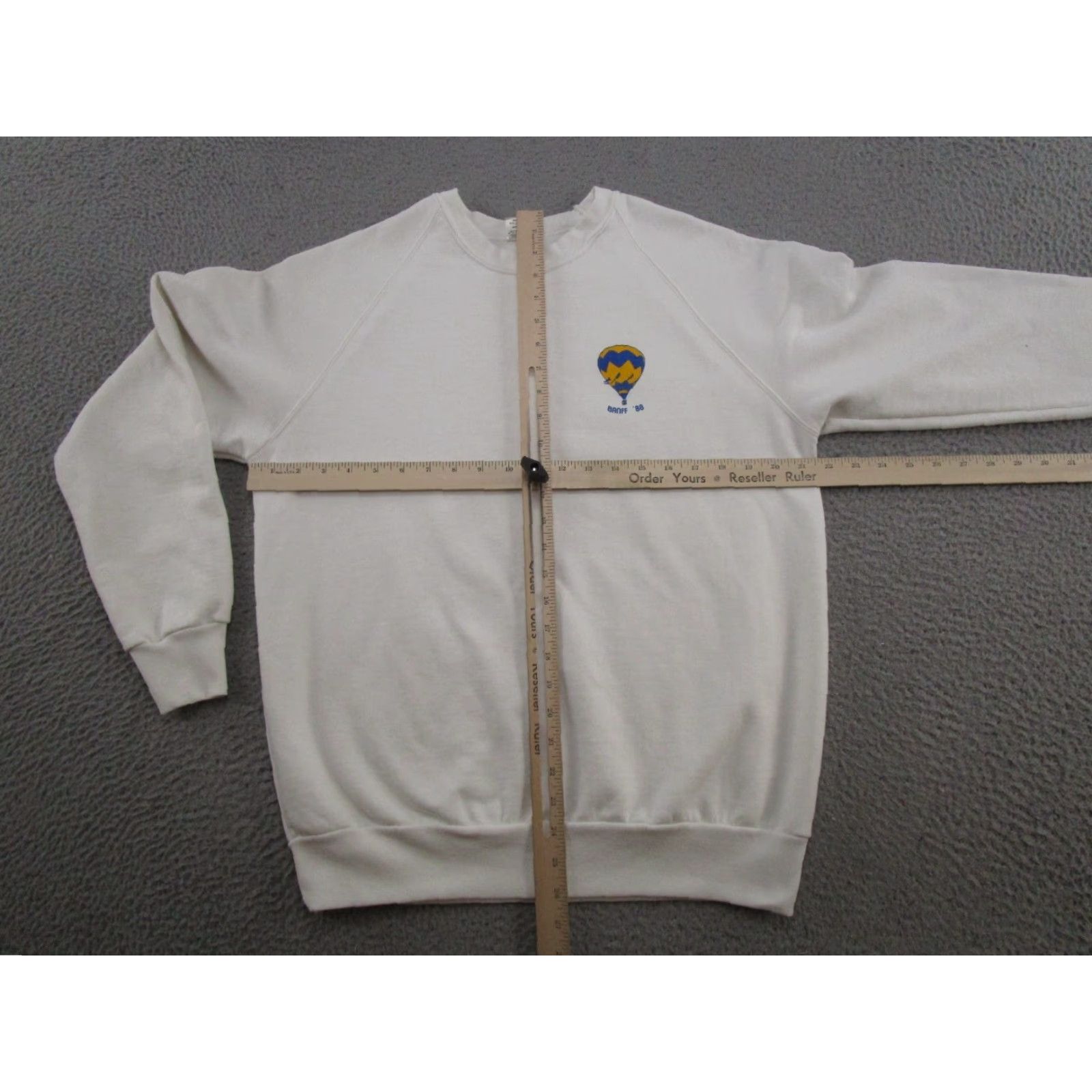 Vintage VINTAGE Banff Canada Balloon Graphic Raglan Sweatshirt Mens L White 80s 1988 Sports Hooded Pullover Baseball Crew Neck Cotton Shirt Size US L / EU 52-54 / 3 - 6 Thumbnail