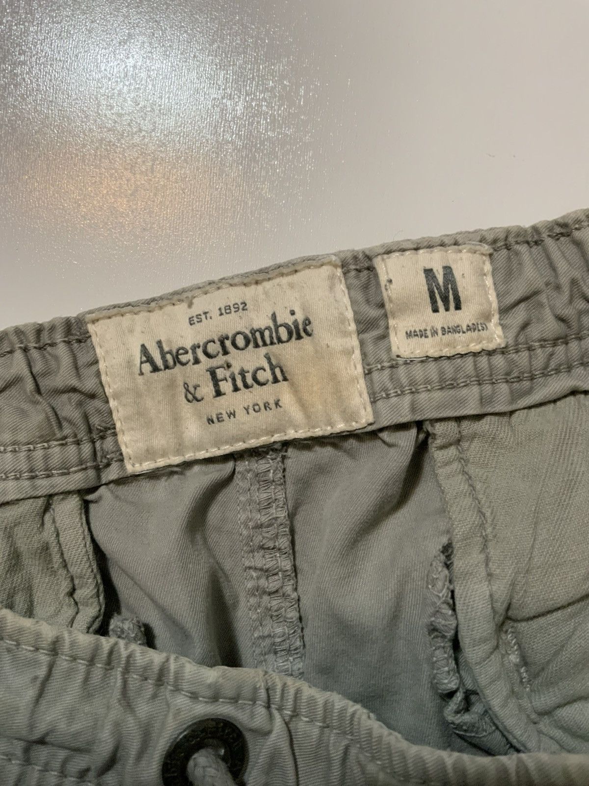 Abercrombie & Fitch Abercrombie & Fitch New York Grey Cargo Cotton Twill Shorts Size US 32 / EU 48 - 4 Thumbnail