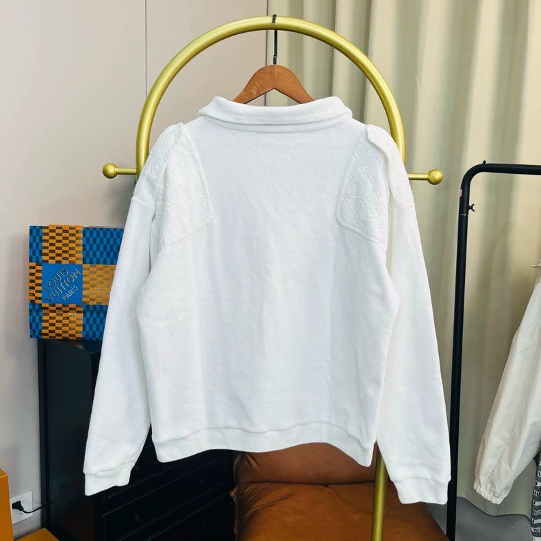 Louis Vuitton Louis Vuitton White embossed full-pocket logo sweatshirt Size US M / EU 48-50 / 2 - 2 Thumbnail