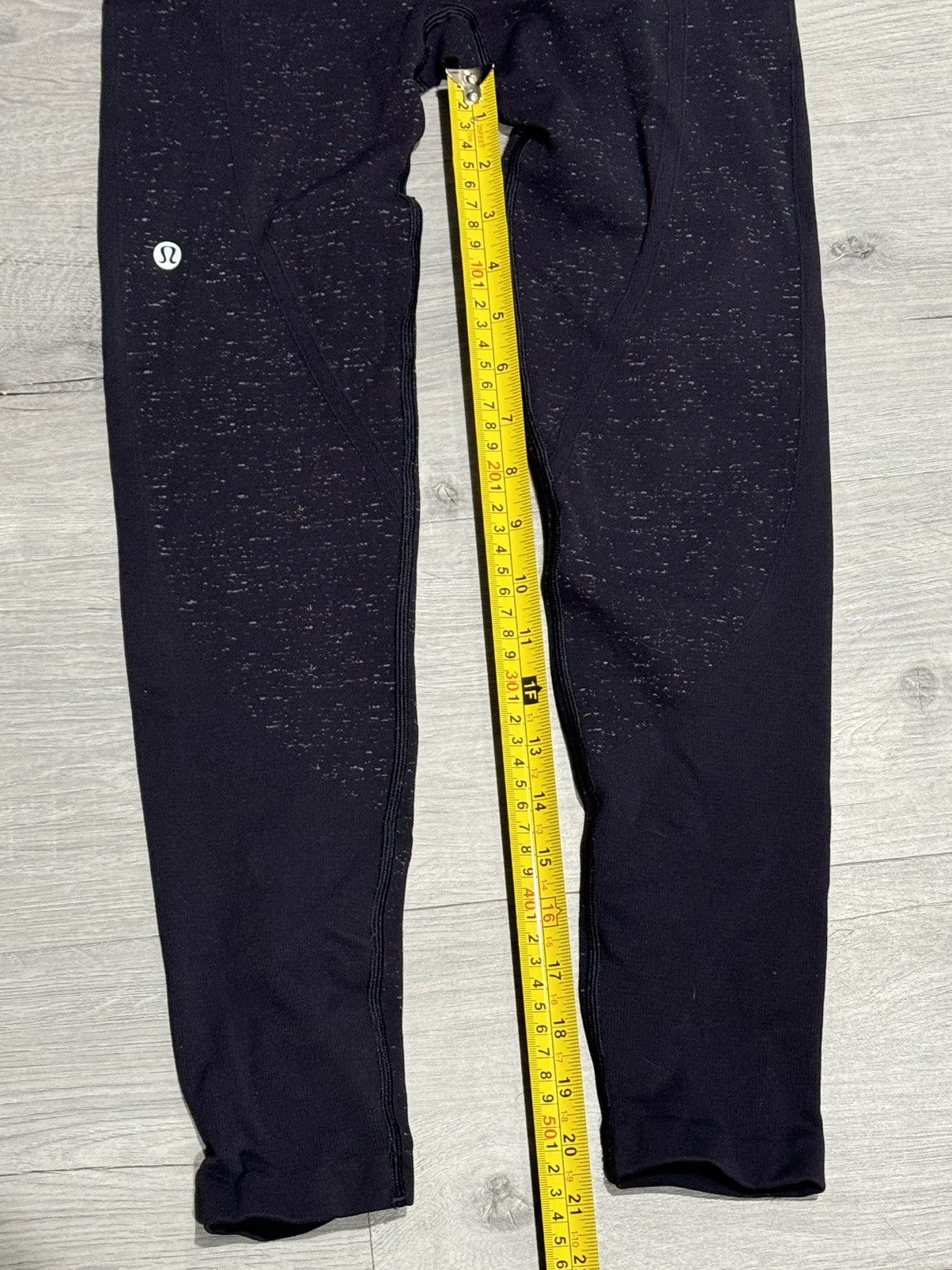Lululemon Lululemon Free to Flow Midnight Seamless Legging Size 28" / US 6 / IT 42 - 3 Thumbnail