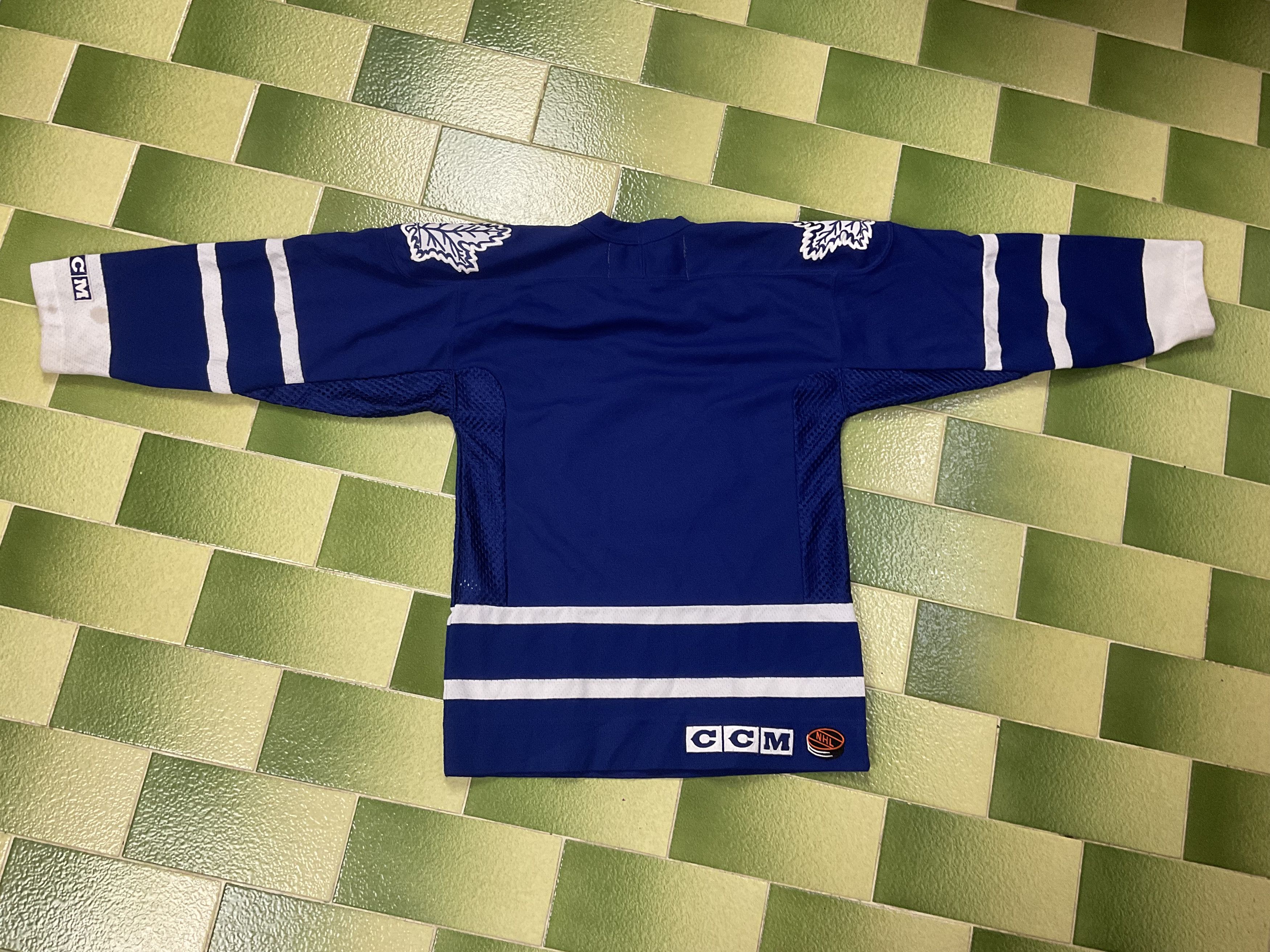 NHL Two Vintage CCM Toronto Maple Leafs jersey & Boys S/M Jersey Size US L / EU 52-54 / 3 - 6 Thumbnail