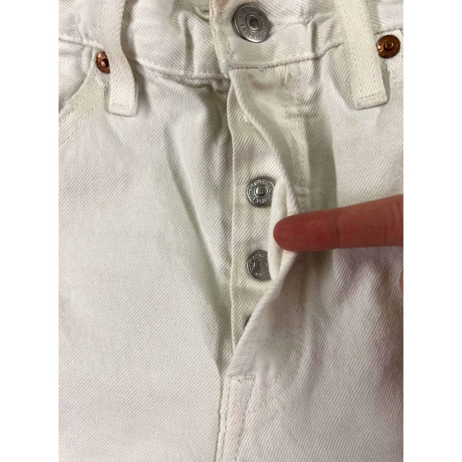 Levi's VINTAGE Levi's Shorts Womens 28 White Denim Cut-Off 501 Button Fly 5-Pocket Regular Rise 5in Inseam Beach Casual Womens Size 28" / US 6 / IT 42 - 6 Thumbnail