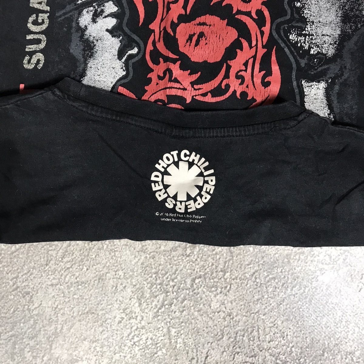 Vintage Y2K Red Blood Graphic Tee Streetwear Grunge Punk Band Art M Size US M / EU 48-50 / 2 - 4 Thumbnail