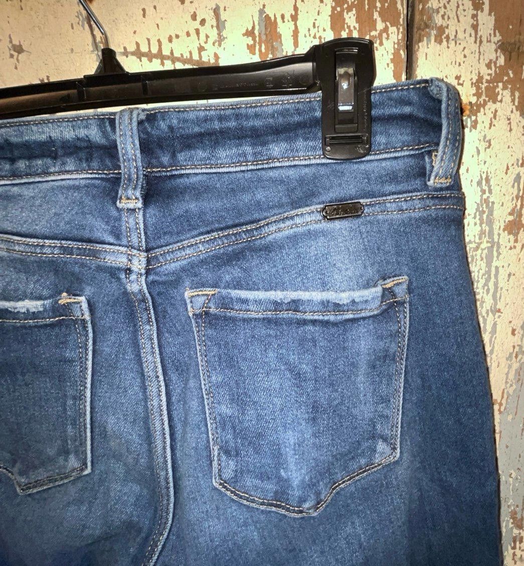 Designer Kancan Kurvy Mid Rise Flare Jeans size 28 Size 28" / US 6 / IT 42 - 2 Thumbnail