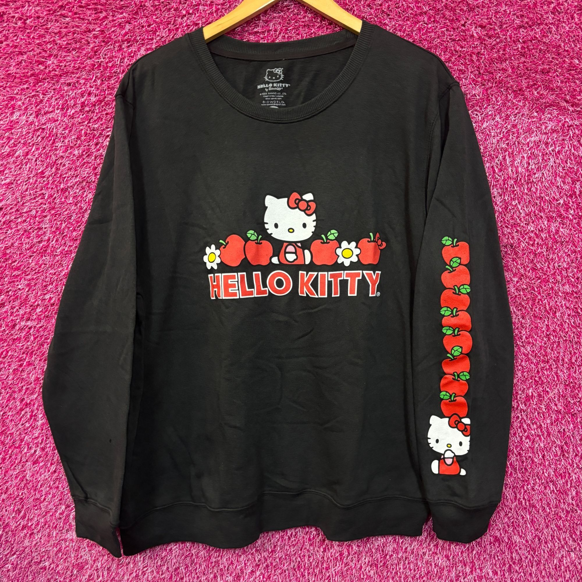 Other Hello Kitty Red Apples & Daisies Sanrio Kawaii Crewneck XL Size XL / US 12-14 / IT 48-50 - 1 Thumbnail
