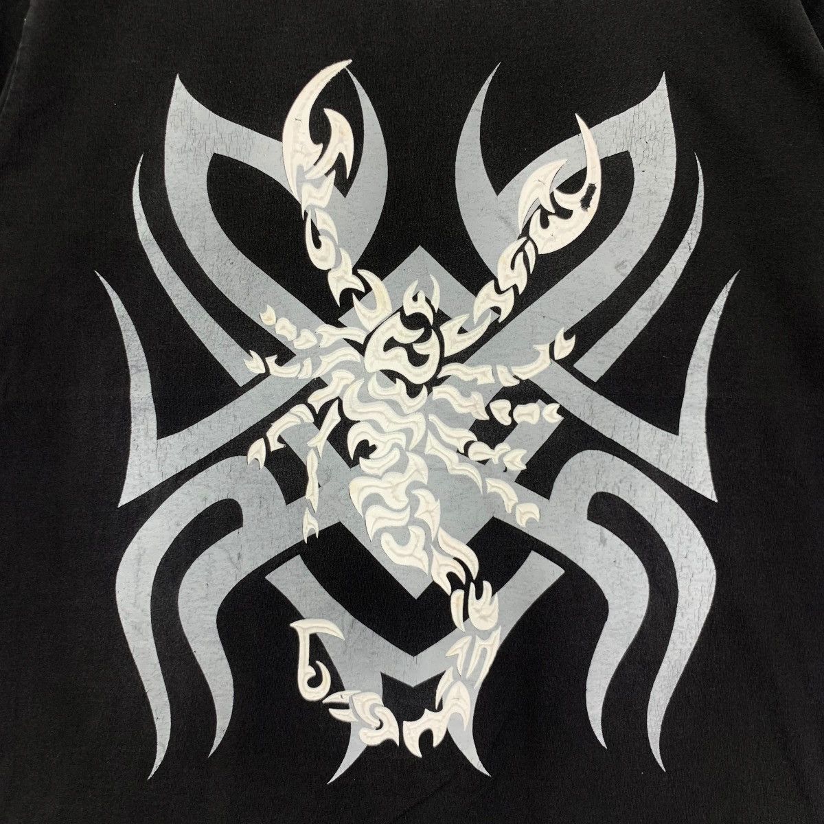 Vintage Vintage IN THE DARK SKATEBOARD Scorpion Artwork Tee Shirt Size L / US 10 / IT 46 - 3 Thumbnail