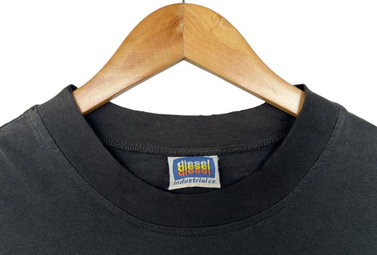 Vintage Vintage 90s Diesel Industrial Logo Sunfaded Black Tees Size US L / EU 52-54 / 3 - 7 Thumbnail