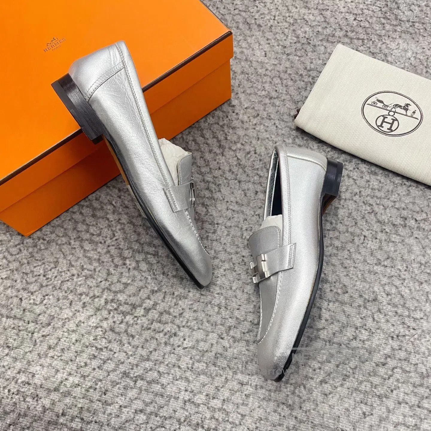 Hermes Hermes Silver Metallic Leather Loafers. Size US 5 / IT 35 - 3 Thumbnail