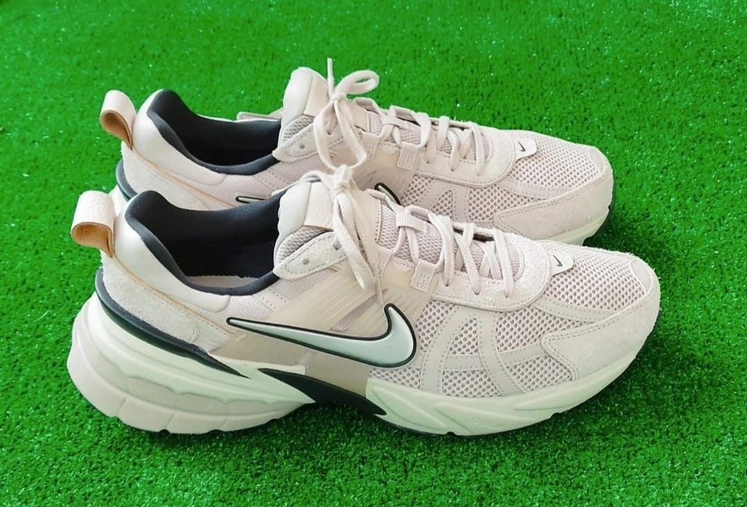 Nike Shoes Nike V2K Run Unisex Size US 11.5 / EU 44-45 - 1 Thumbnail