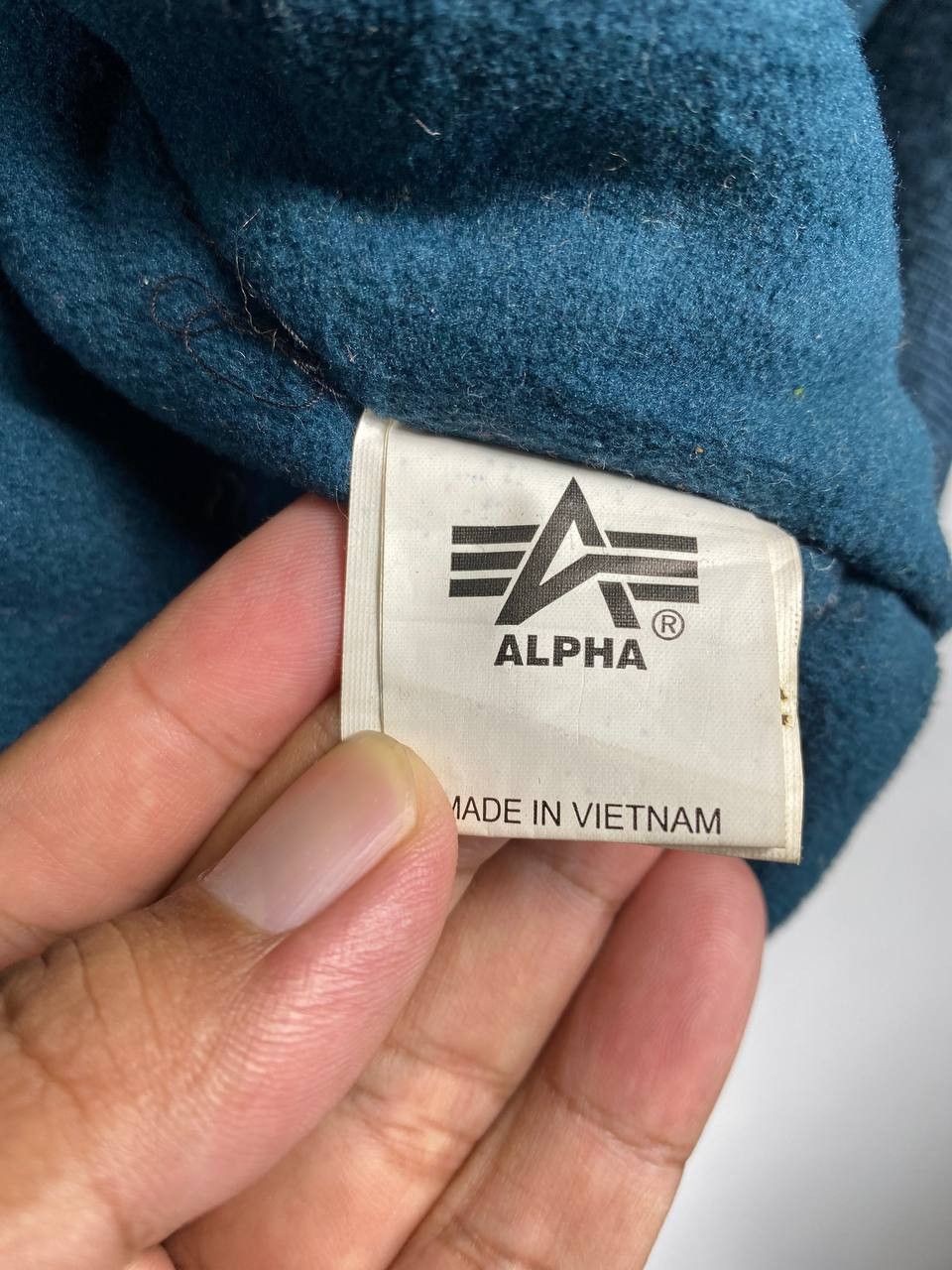 Alpha Industries alpha industries bomber jacket slightly distressed Size US L / EU 52-54 / 3 - 11 Thumbnail