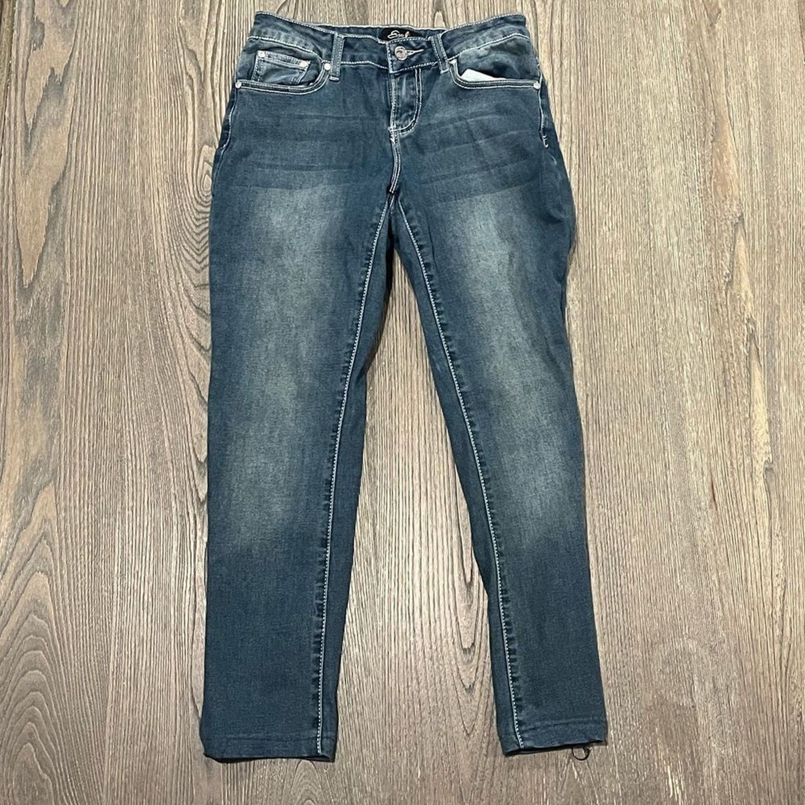 Vintage Earl Jean Slim Boot Dark Wash Faded Embroidered Jeans Size 4 Size 27" / US 4 / IT 40 - 1 Thumbnail