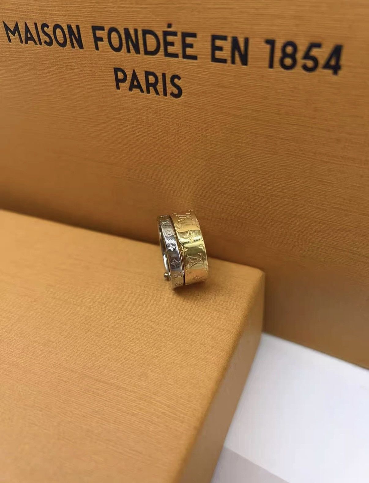 Louis Vuitton Louis Vuitton Logo Double Ring J38 Size ONE SIZE - 2 Thumbnail