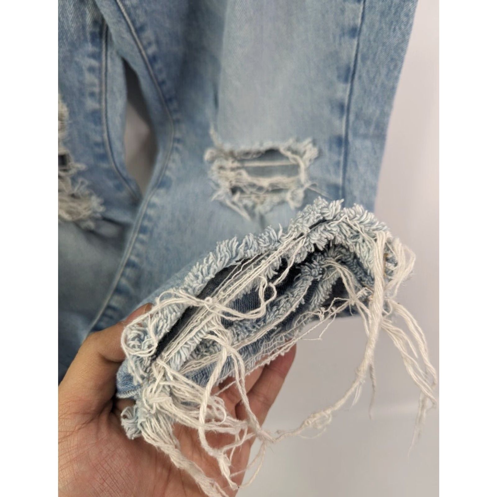 Good American GOOD AMERICAN Jeans Distressed 14/32 Blue 5-Pocket Design Zip Regular Plus Size Women Skinny Cap 637 Raw Hem Size 36" / US 14 / IT 50 - 4 Thumbnail