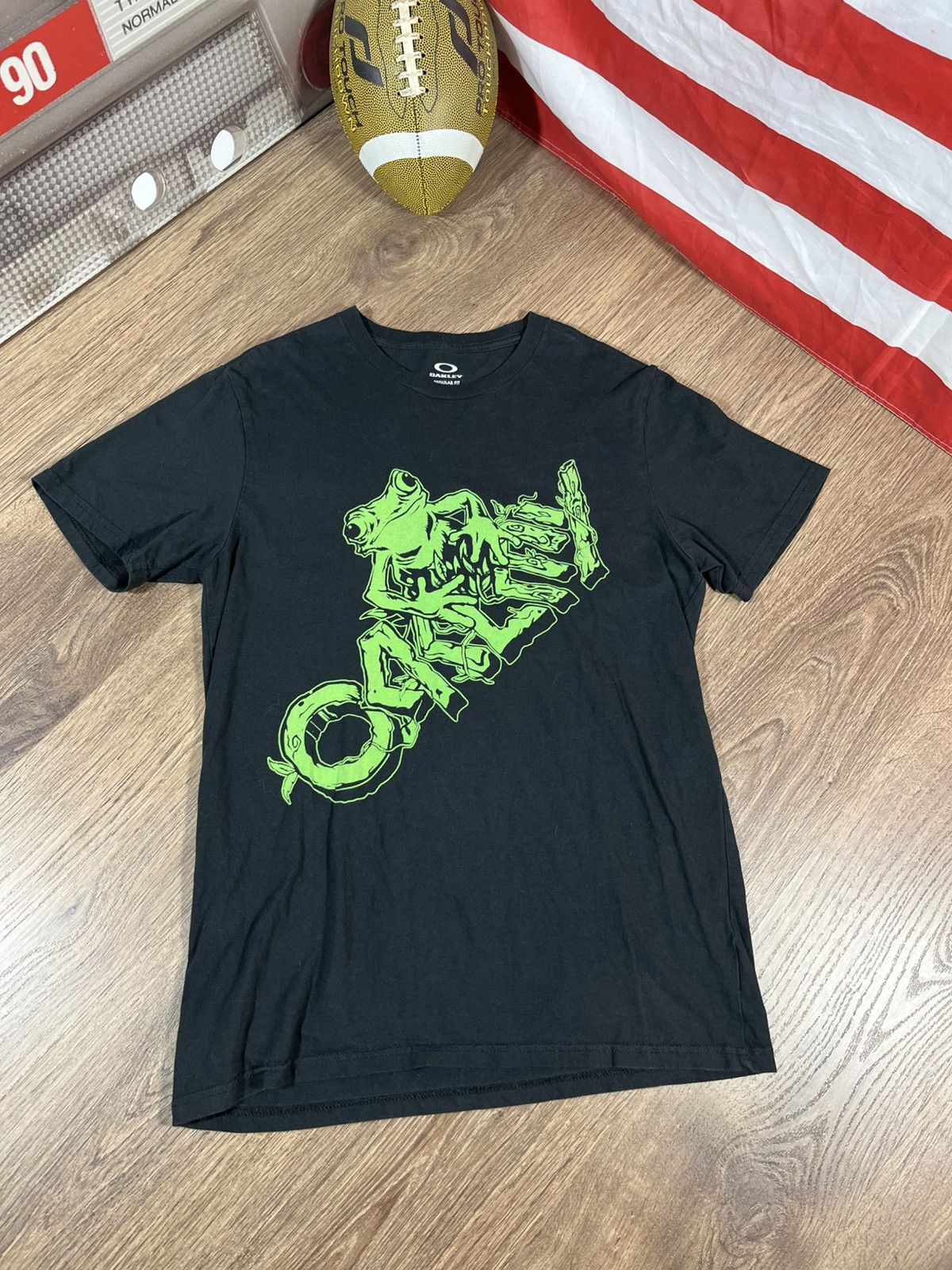 Oakley Vintage Y2K Oakley Big Logo Frog Graphic Outdoor Tee T Shirt Size US M / EU 48-50 / 2 - 1 Thumbnail