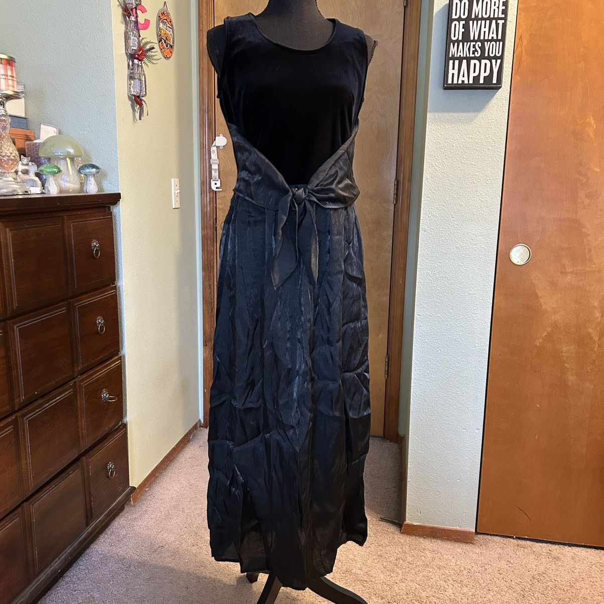 Other Rabbit Designs vintage black velvet and satin dress 8 Size M / US 6-8 / IT 42-44 - 1 Thumbnail