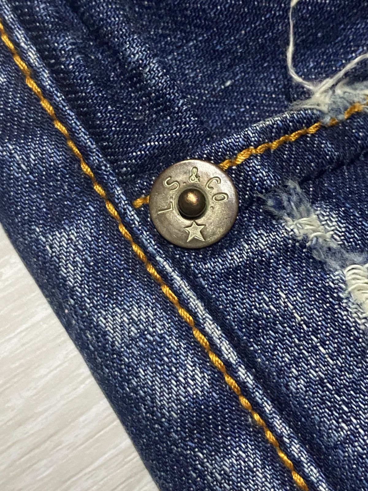 Levi's Vintage Levis 504 Fade Wash Distressed Straight Loose Jeans Size US 32 / EU 48 - 14 Thumbnail