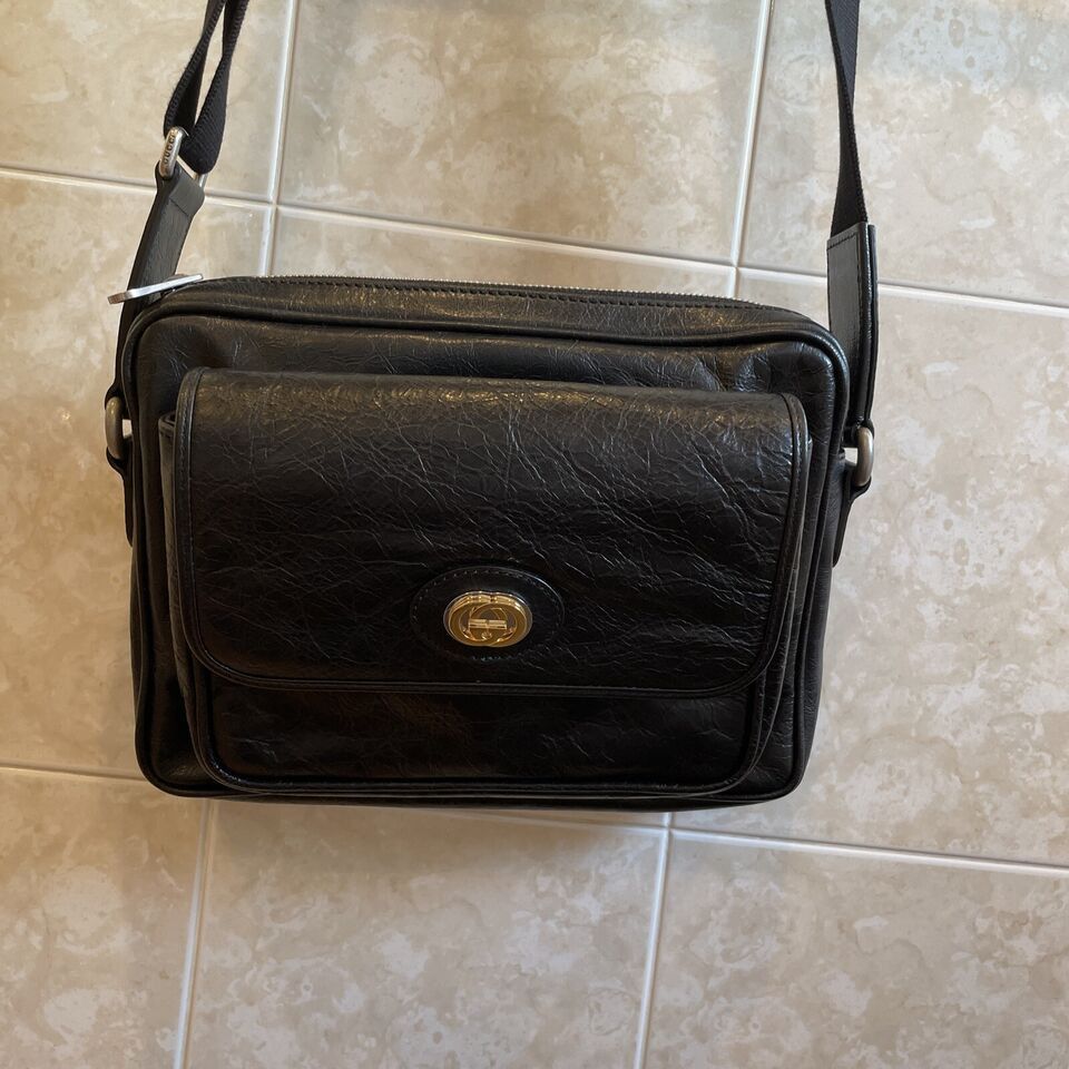 Gucci 100% Authentic Gucci leather cross body bag in black $2400 Size ONE SIZE - 1 Thumbnail
