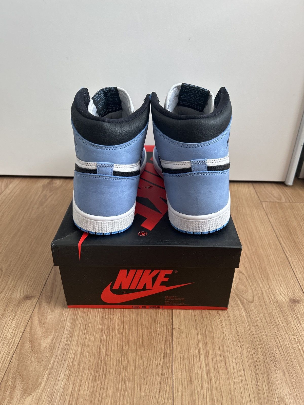 Jordan Brand Air Jordan 1 Retro High OG “University Blue” 2021 Size US 9.5 / EU 42-43 - 5 Thumbnail