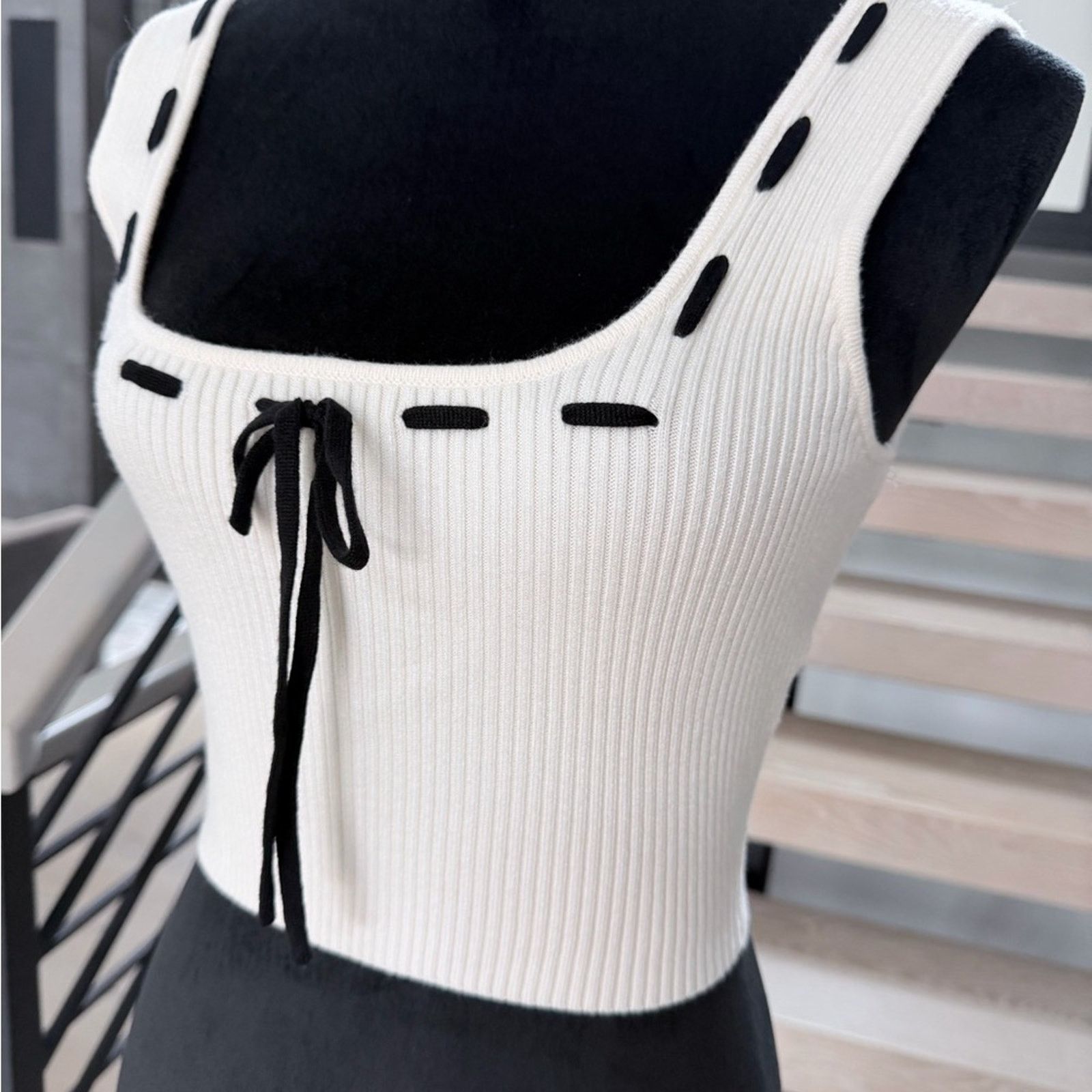 Other New Y2K White and Black Sleeveless Crop Top with Bow Detail Size S / US 4 / IT 40 - 5 Thumbnail