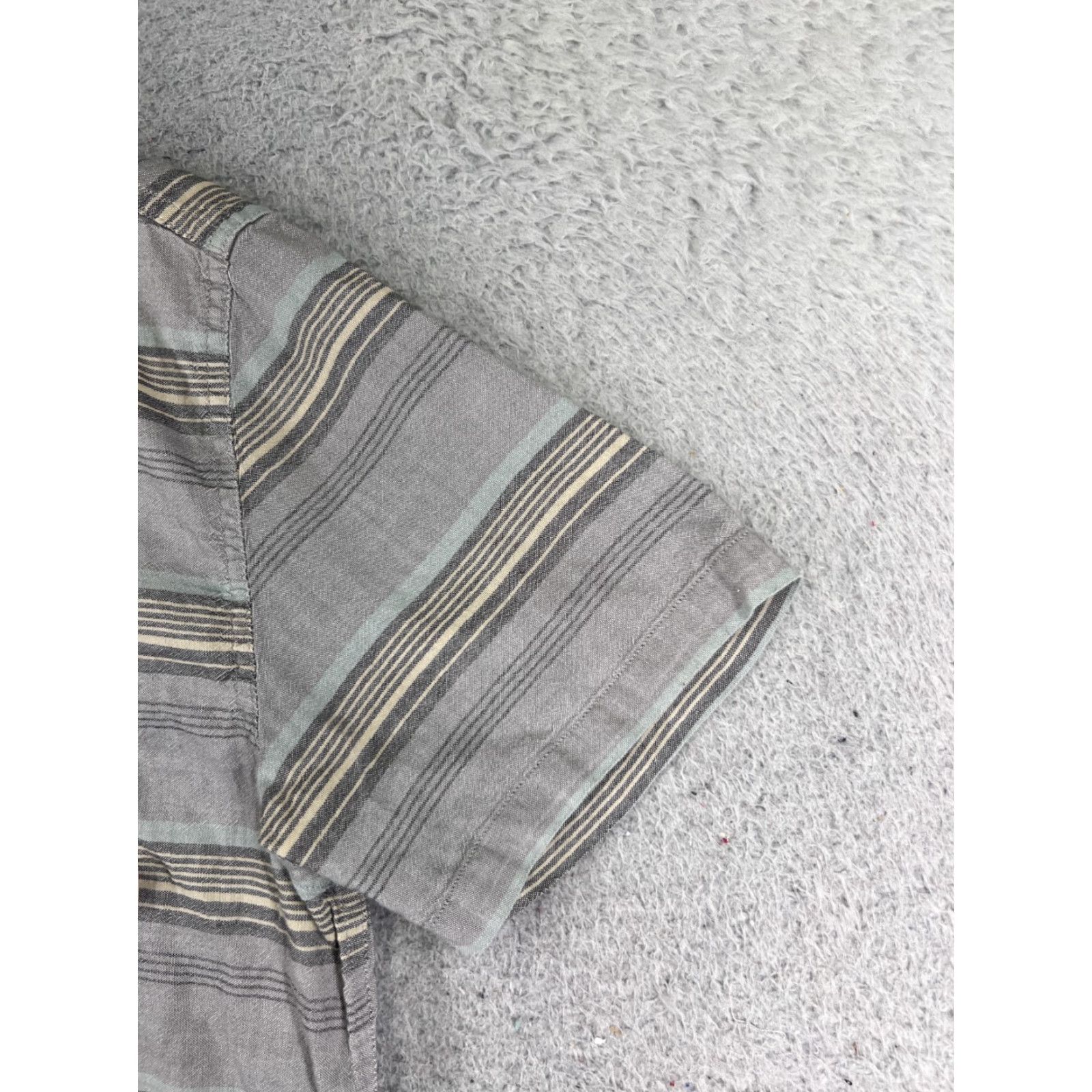 Quiksilver Quiksilver Shirt Mens Small Gray Stripe Button Up Pocket Modern Fit Skate Surf Size US S / EU 44-46 / 1 - 2 Thumbnail