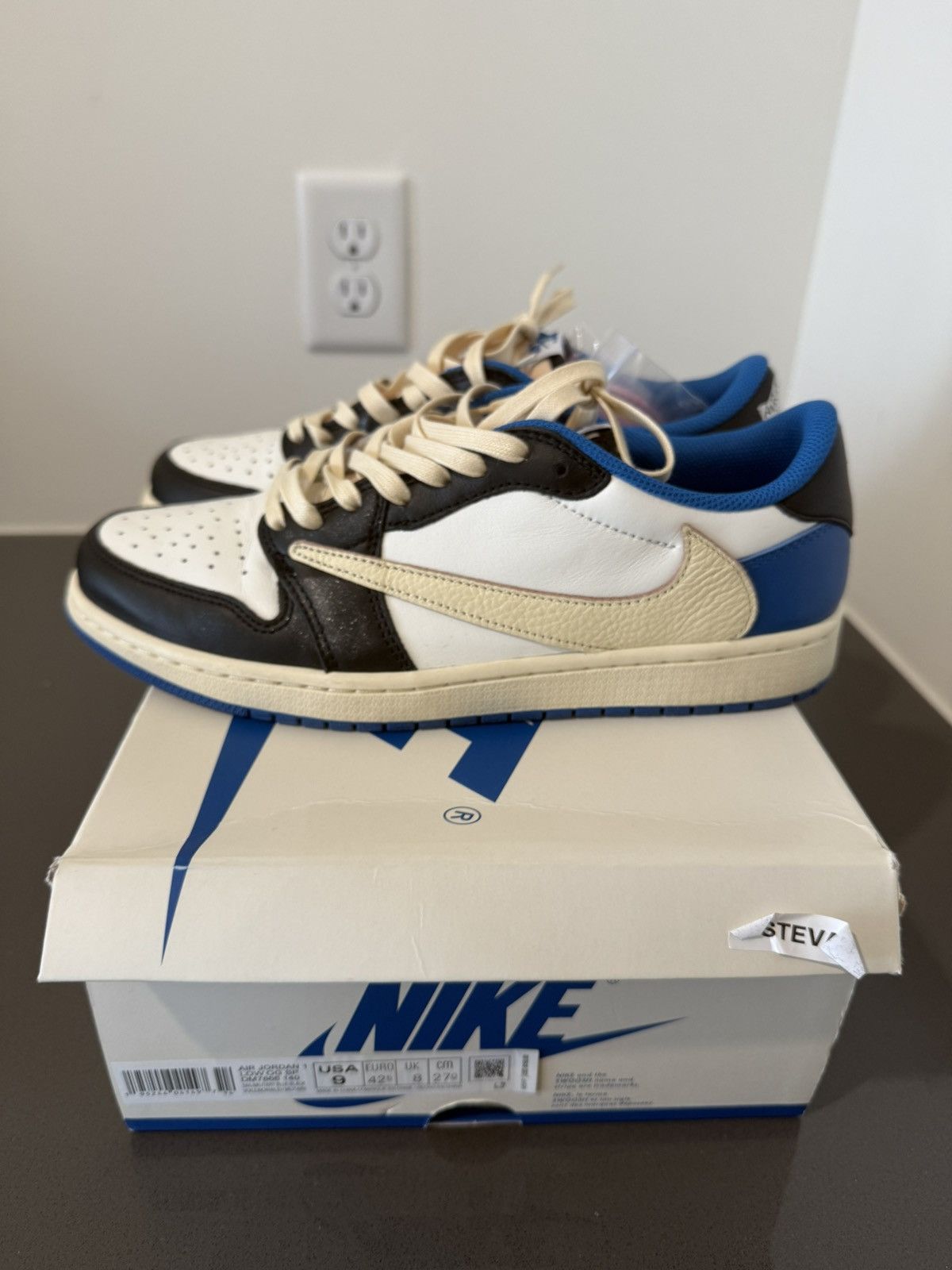 Fragment Design × Jordan Brand × Travis Scott Nike Air Jordan 1 Low OG SP Fragment Design x Travis Scott Size US 9 / EU 42 - 2 Thumbnail