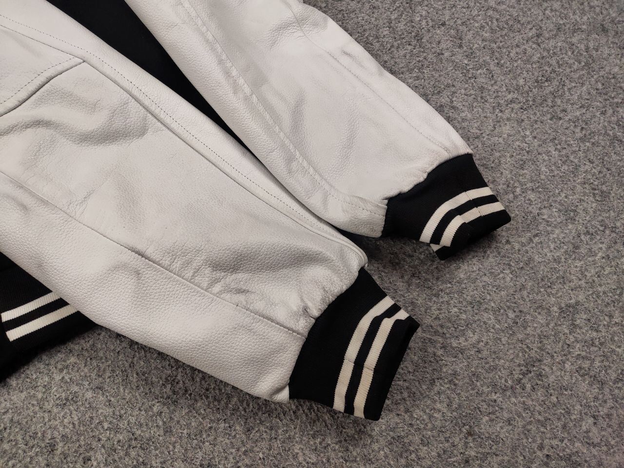 Japanese Brand Vintage 90's Japanese Black White Logo Varsity Bomber Jacket Size US L / EU 52-54 / 3 - 12 Thumbnail