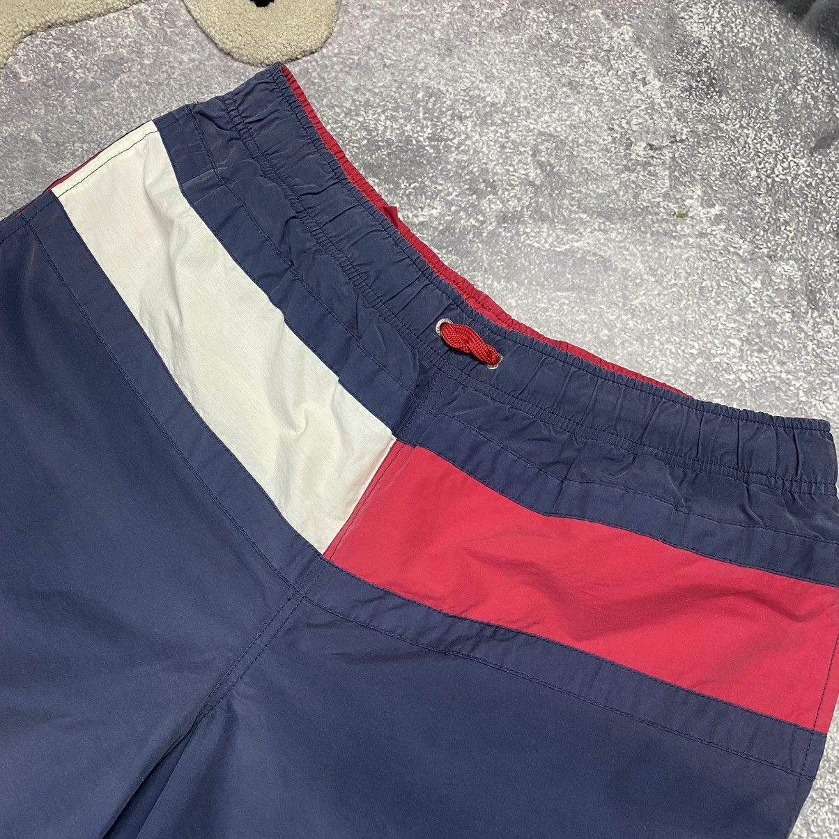 Tommy Hilfiger Vintage Tommy Hilfiger Big Logo swimwear shorts Size US 36 / EU 52 - 3 Thumbnail