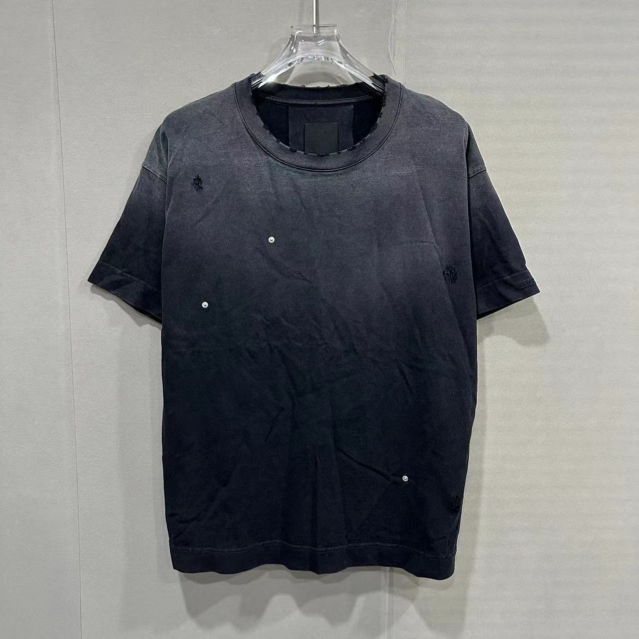Givenchy givenchy gradient distressed short sleeve t-shirt Size US S / EU 44-46 / 1 - 1 Thumbnail