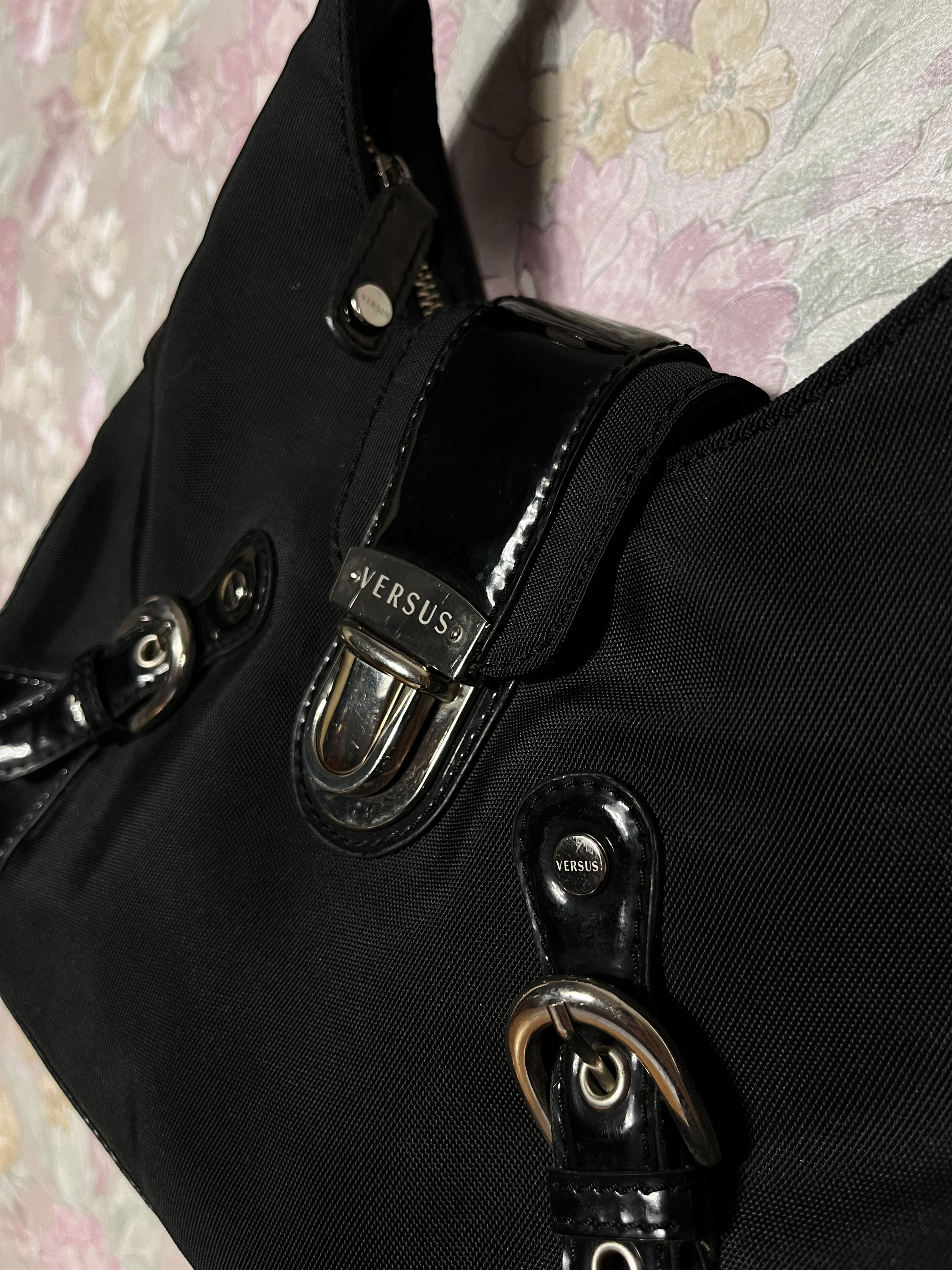 Versus Versace Versus Versace varnished shoulder hand bag Balenciaga style Size ONE SIZE - 2 Thumbnail