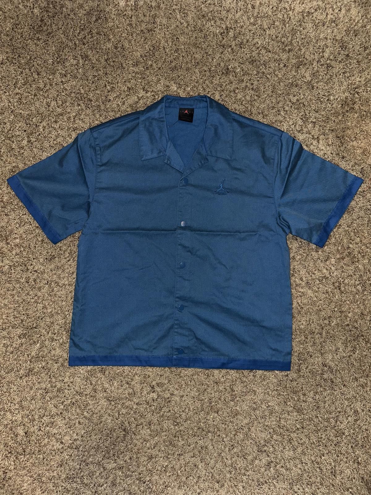 Designer Jordan Essentials Men's Statement Top Sample Size US L / EU 52-54 / 3 - 1 Thumbnail