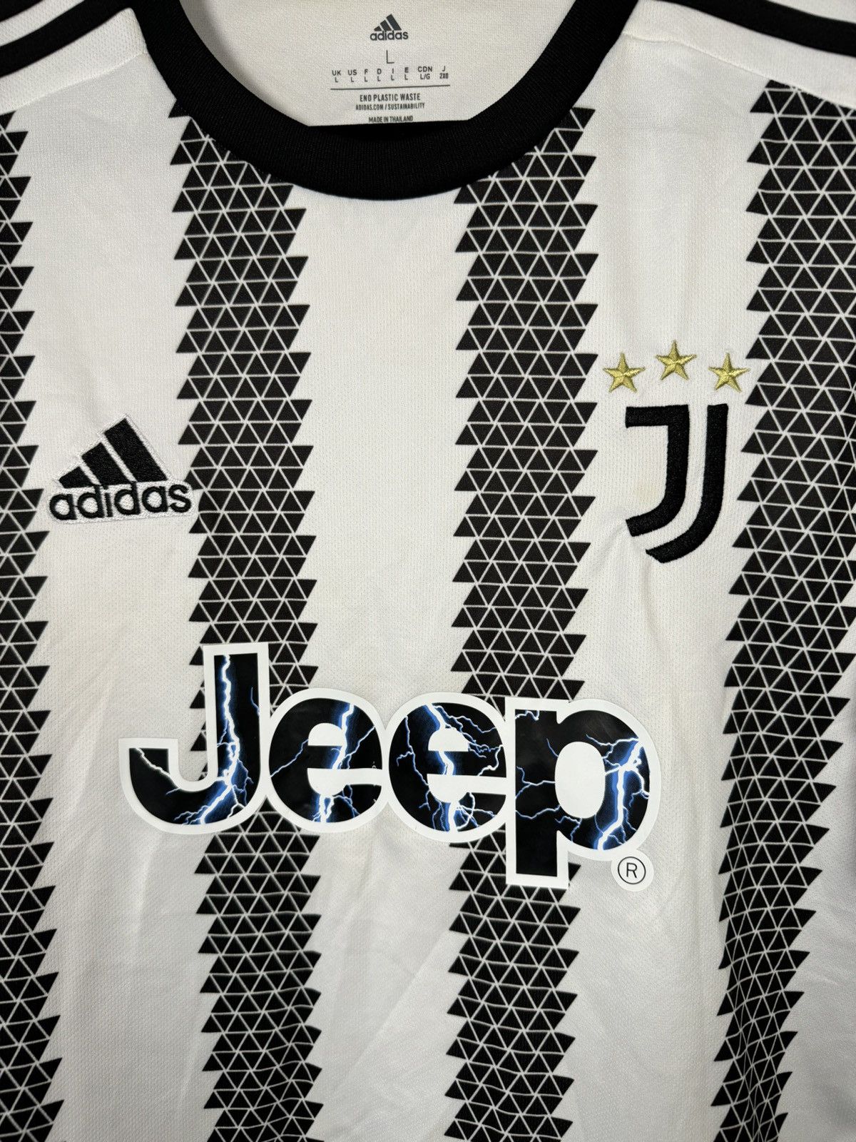 Vintage Vintage Juventus 2022/23 Home Soccer Jersey Size US L / EU 52-54 / 3 - 8 Thumbnail