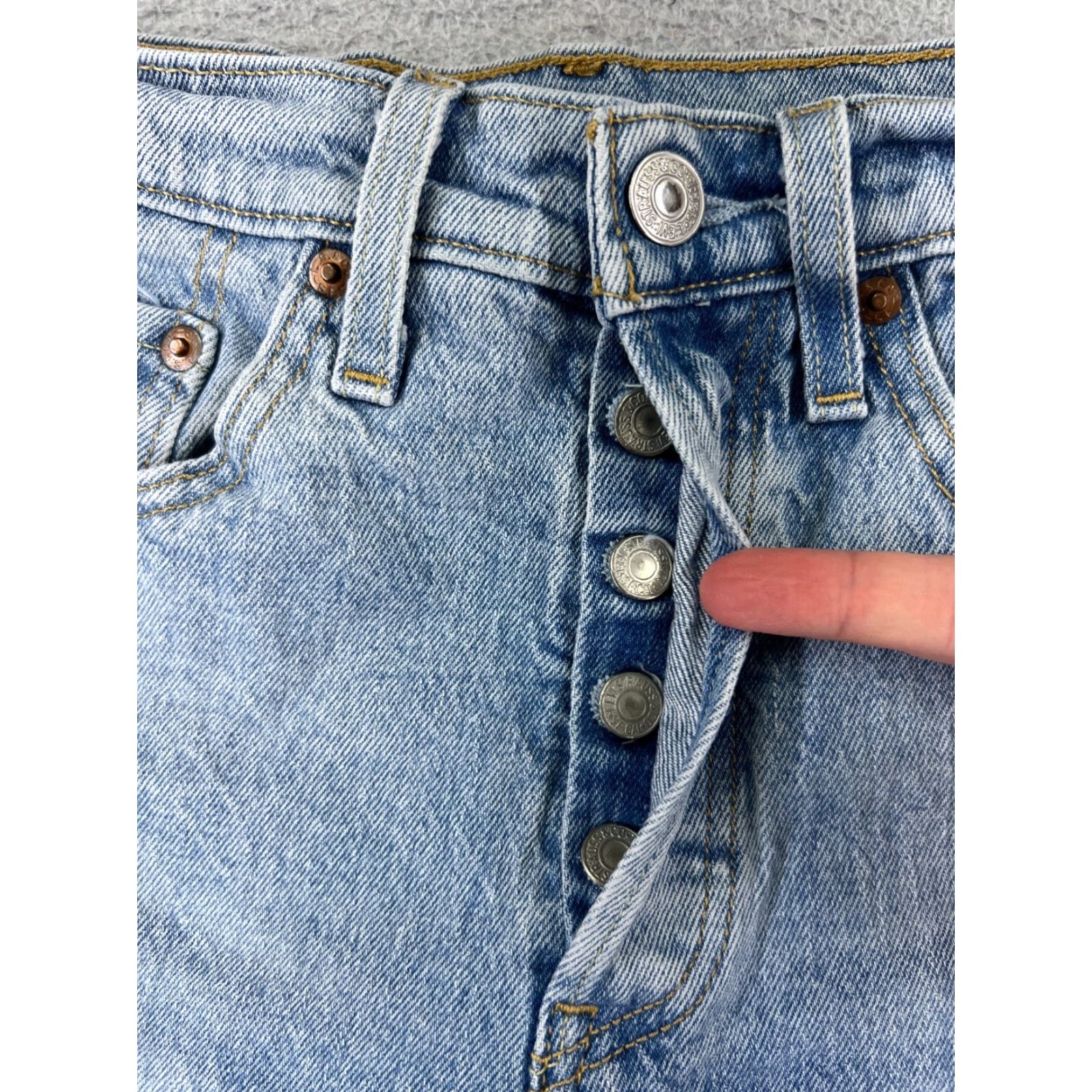 Levi's Levi's Women's Cut-Off Shorts Size 24 Blue Denim 5-Pocket Regular Fit Size 42" / US 20 - 6 Thumbnail