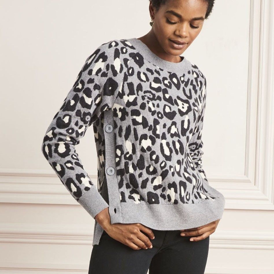 Other Stella & Dot The Side Button Sweater in Gray Leopard Print Size M / US 6-8 / IT 42-44 - 1 Thumbnail